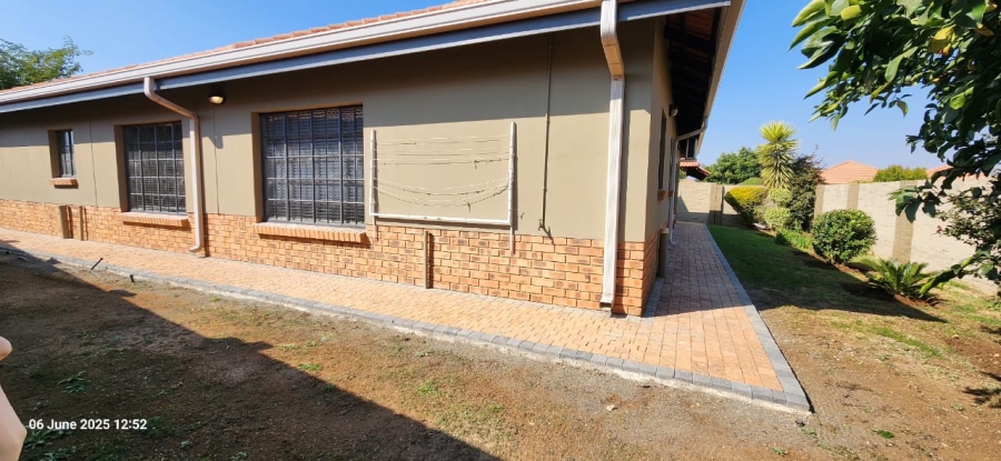 4 Bedroom Property for Sale in Waterkloof East North West